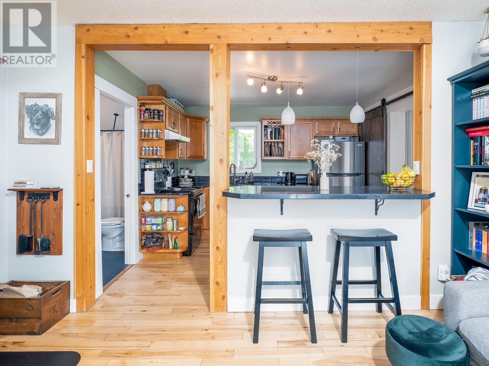 2173 Spokane Street, Rossland, British Columbia  V0G 1Y0 - Photo 9 - 10349211