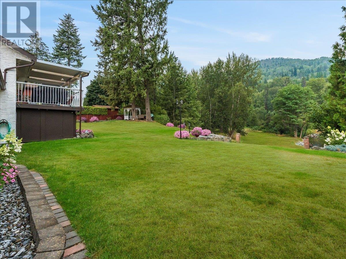 1731 Barrett Drive, Fruitvale, British Columbia  V0G 1L0 - Photo 11 - 10349574