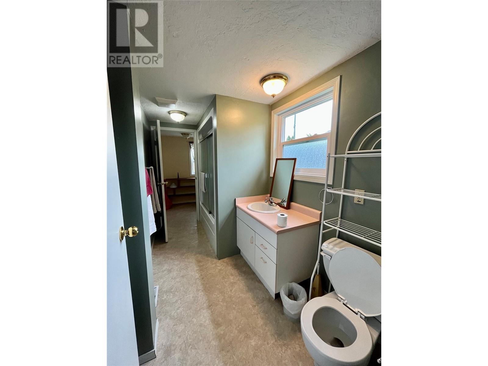310 4th Avenue Nw, Nakusp, British Columbia  V0G 1R0 - Photo 15 - 10349698