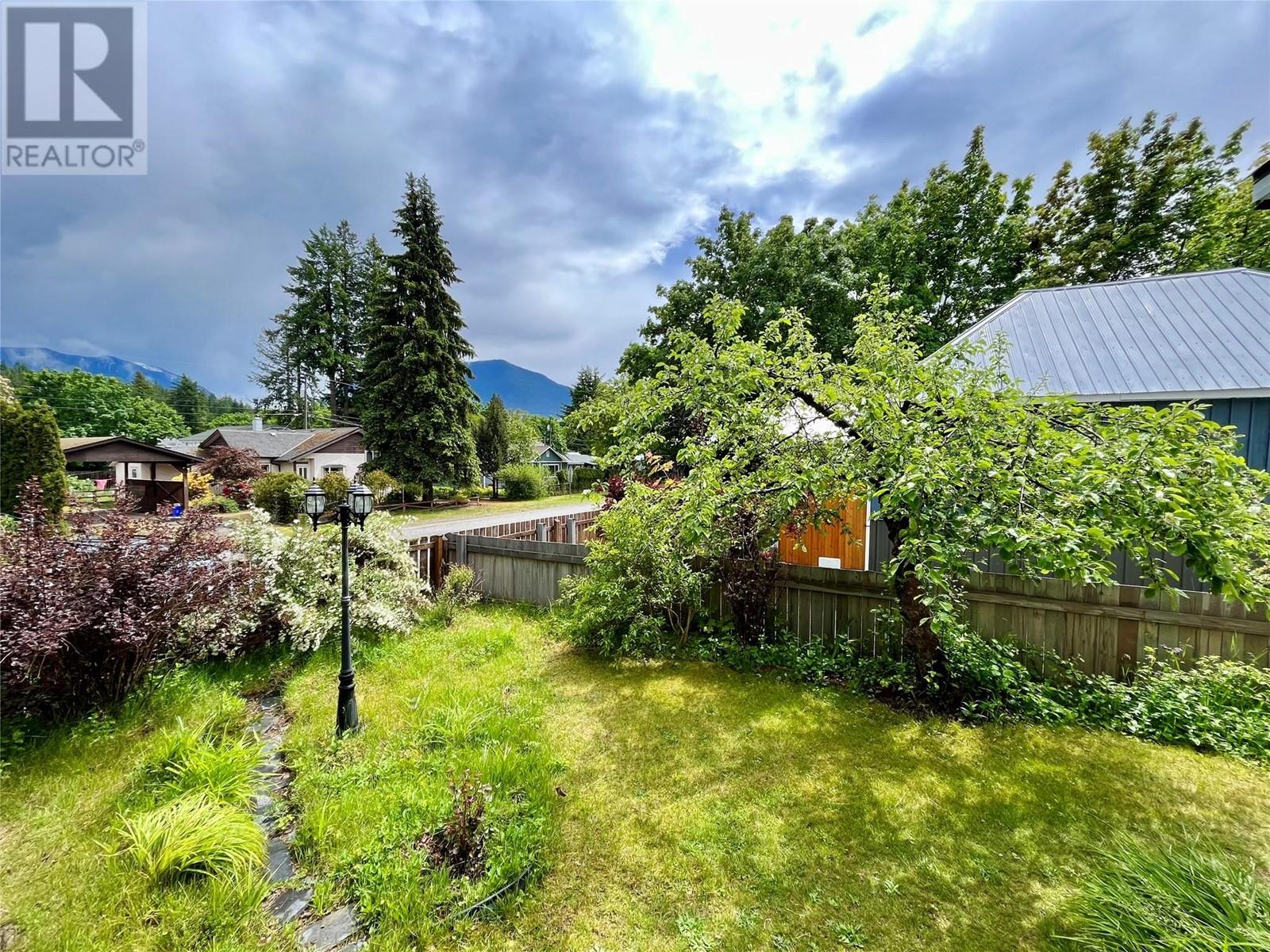 310 4th Avenue Nw, Nakusp, British Columbia  V0G 1R0 - Photo 35 - 10349698