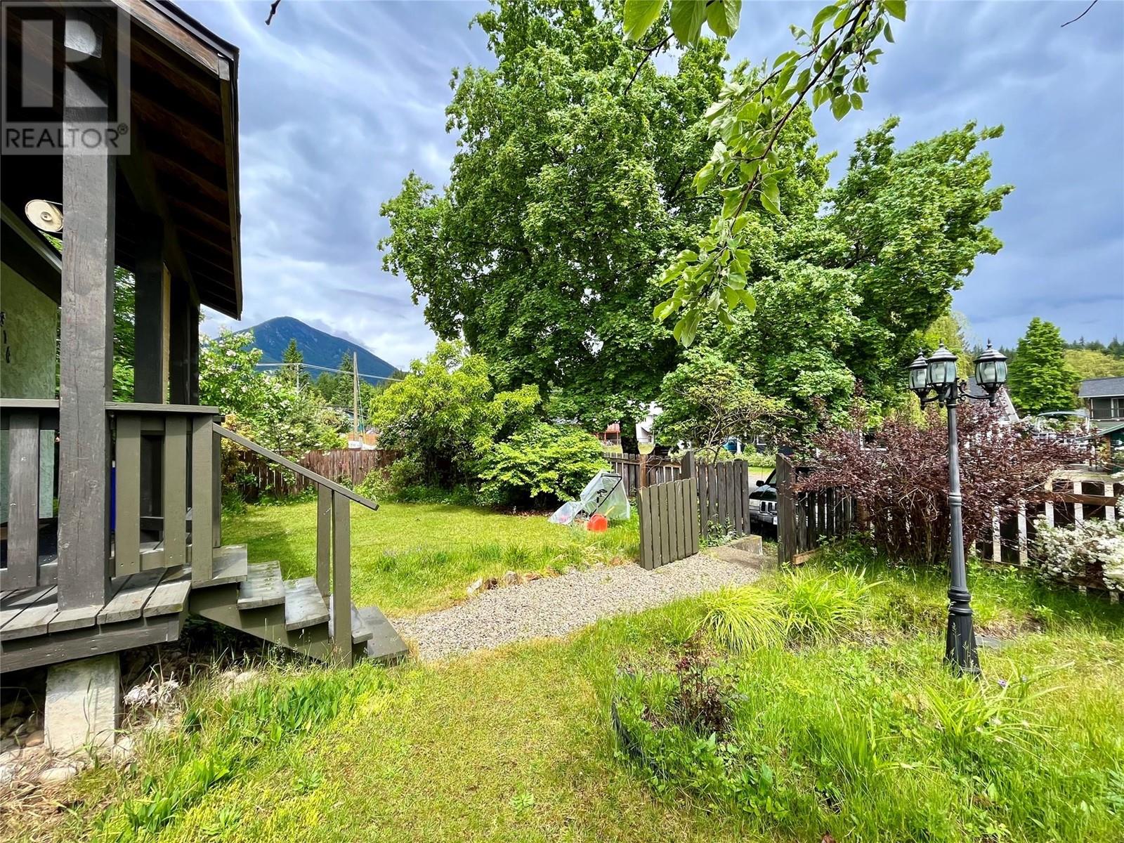 310 4th Avenue Nw, Nakusp, British Columbia  V0G 1R0 - Photo 4 - 10349698