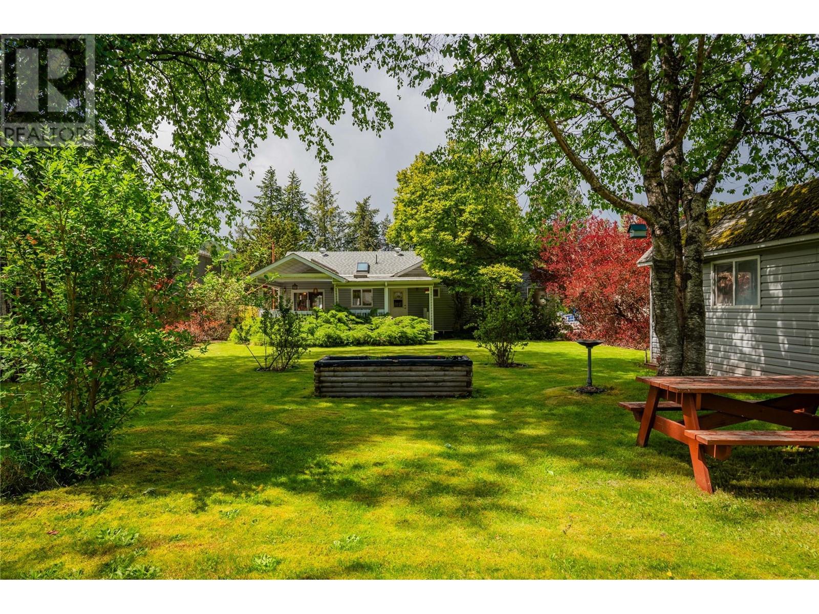 2718 Fir Drive, South Slocan, British Columbia  V0G 2G1 - Photo 8 - 10346313