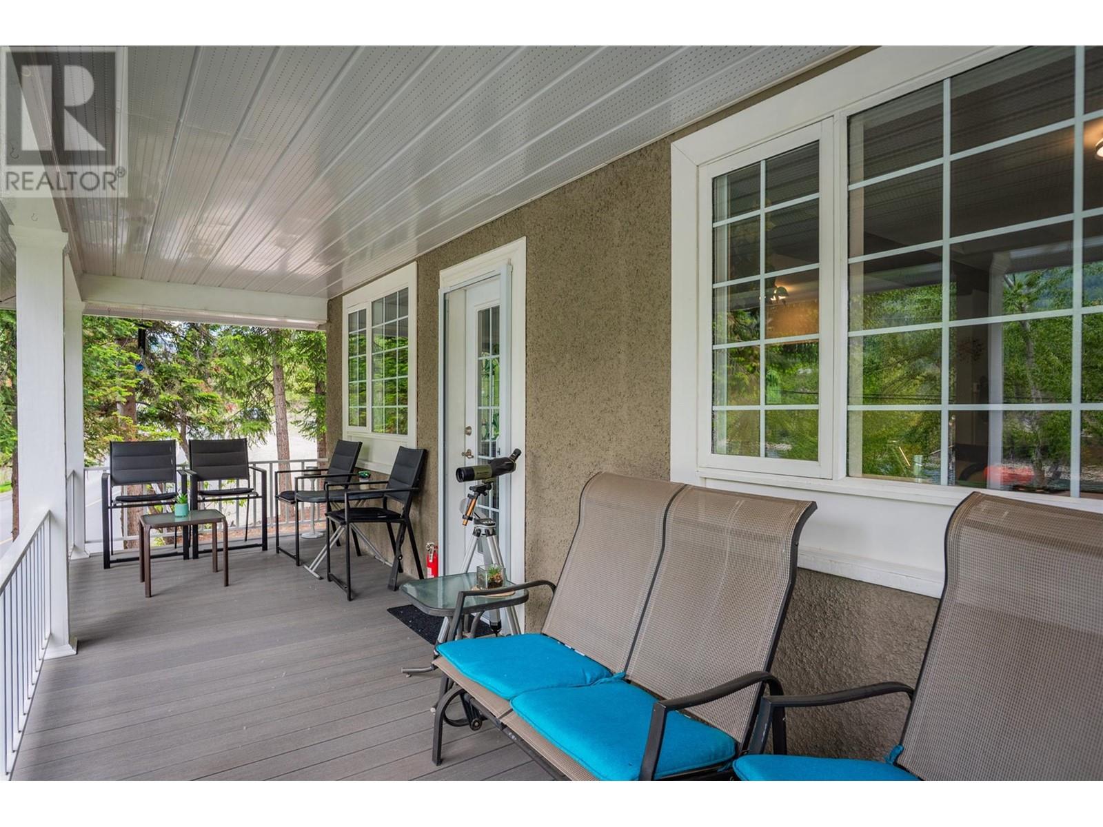2060 Casino Road, Trail, British Columbia  V1R 4X3 - Photo 11 - 10349408