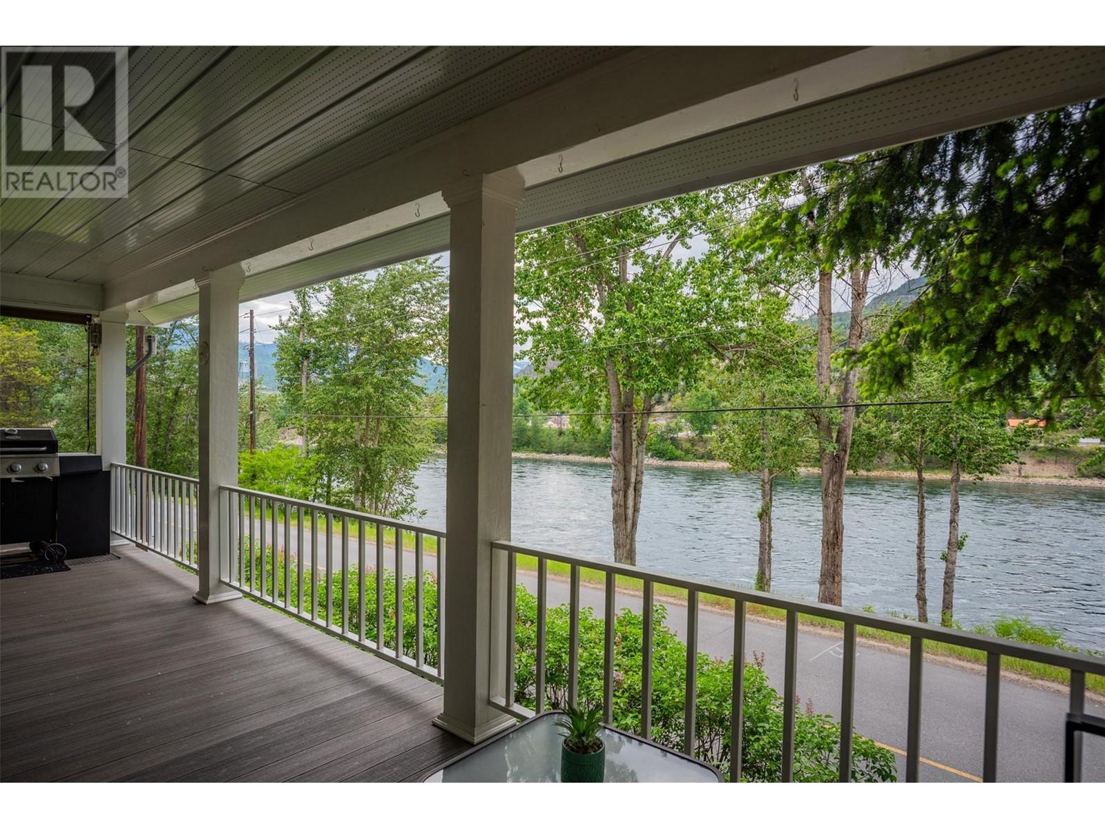 2060 Casino Road, Trail, British Columbia  V1R 4X3 - Photo 12 - 10349408