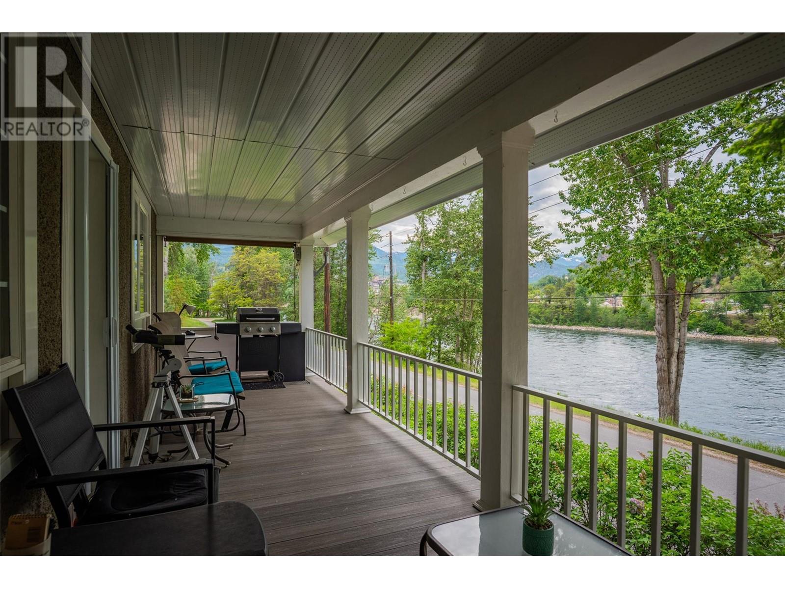 2060 Casino Road, Trail, British Columbia  V1R 4X3 - Photo 14 - 10349408