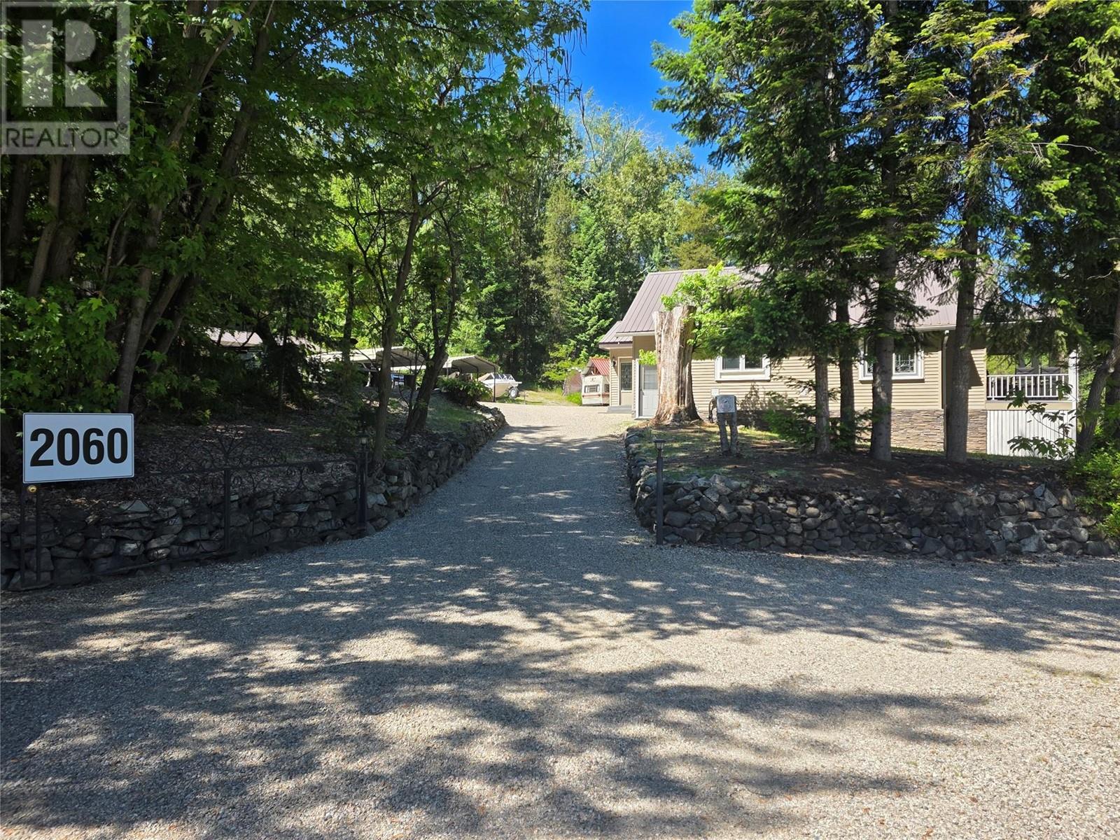 2060 Casino Road, Trail, British Columbia  V1R 4X3 - Photo 2 - 10349408
