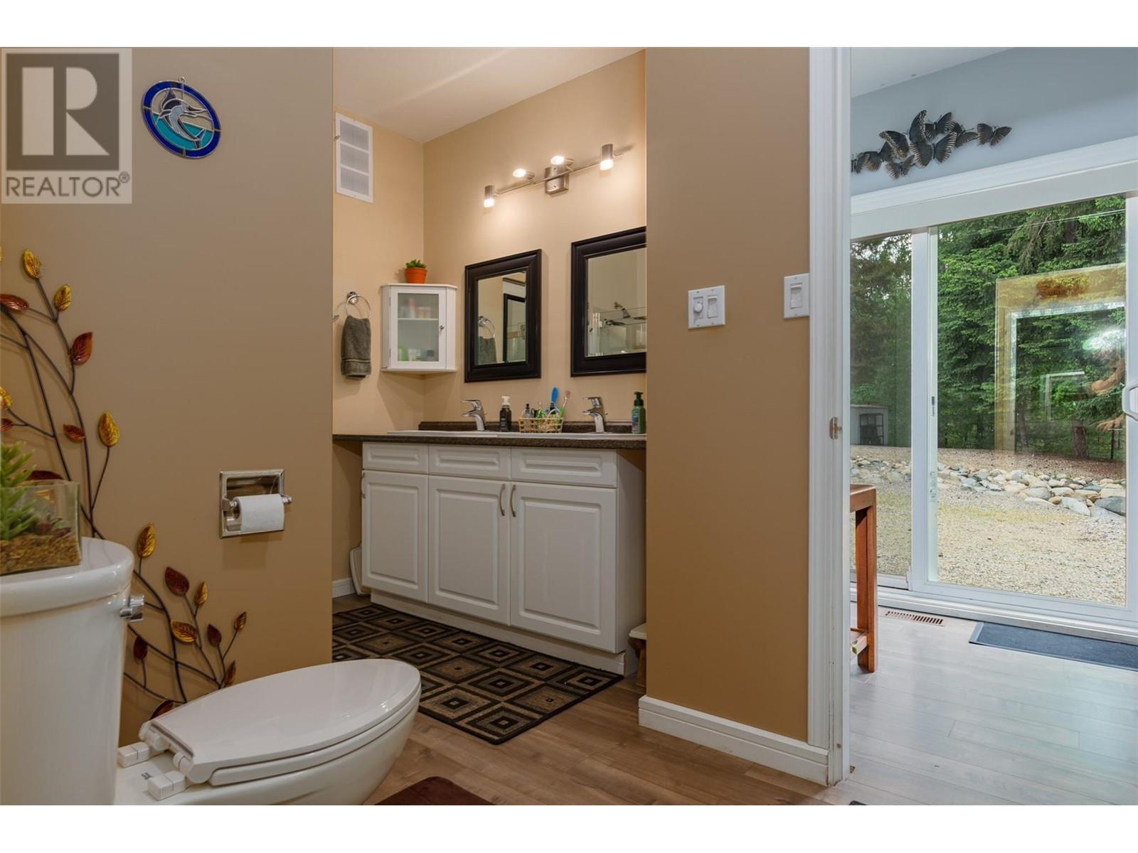 2060 Casino Road, Trail, British Columbia  V1R 4X3 - Photo 21 - 10349408