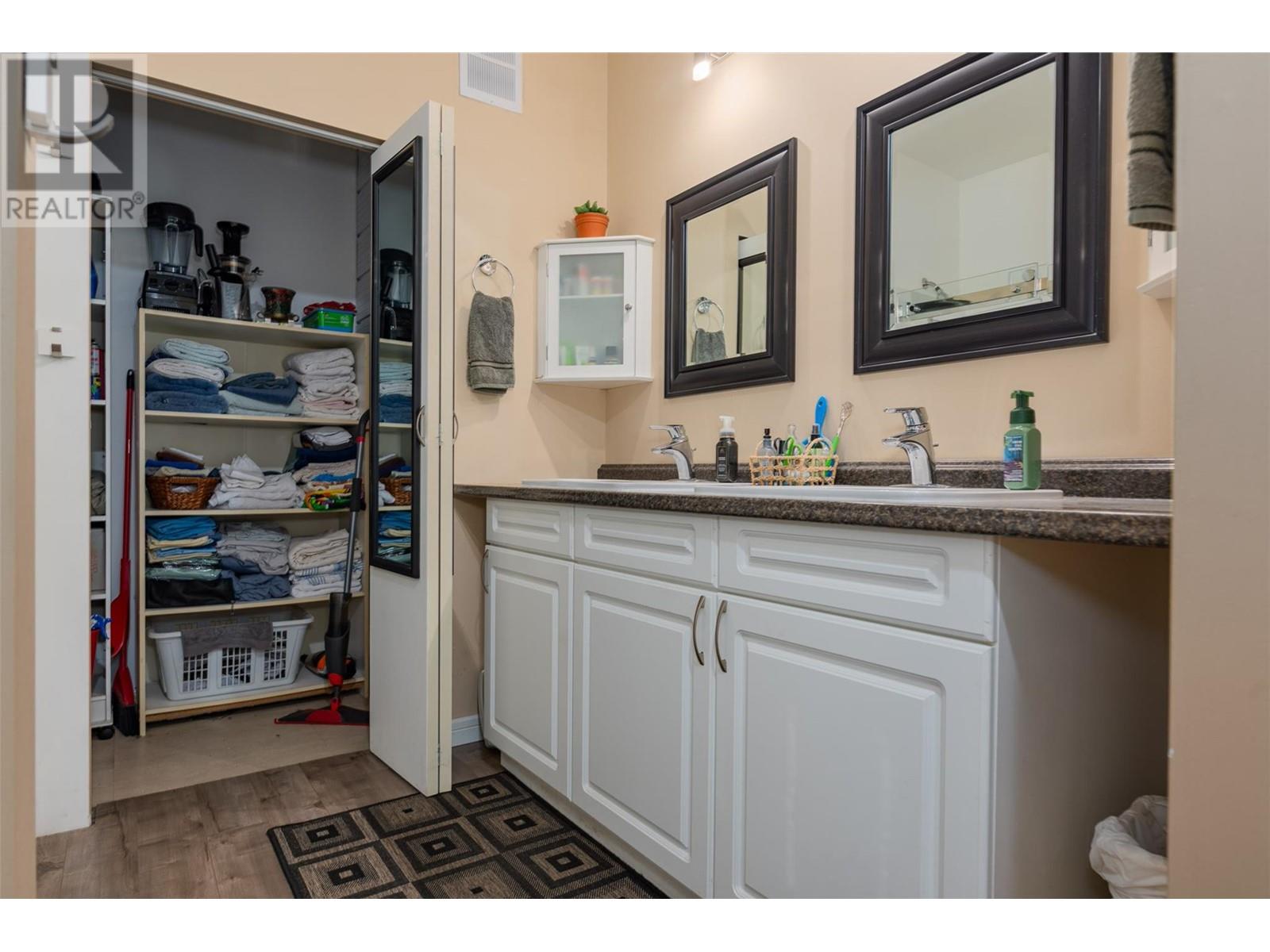 2060 Casino Road, Trail, British Columbia  V1R 4X3 - Photo 22 - 10349408