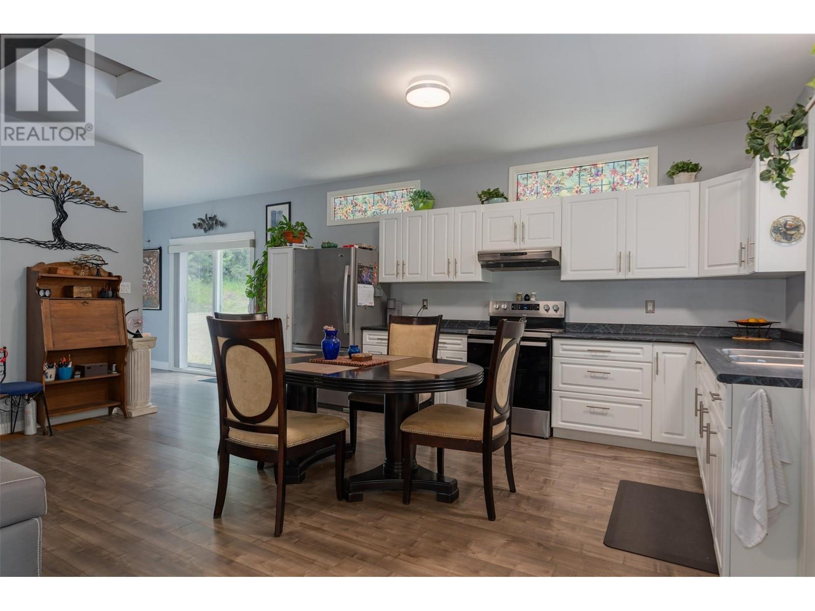 2060 Casino Road, Trail, British Columbia  V1R 4X3 - Photo 3 - 10349408