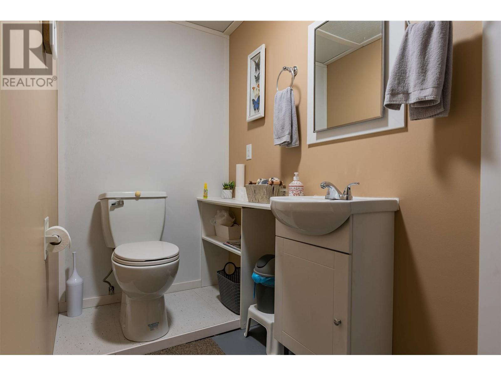 2060 Casino Road, Trail, British Columbia  V1R 4X3 - Photo 33 - 10349408