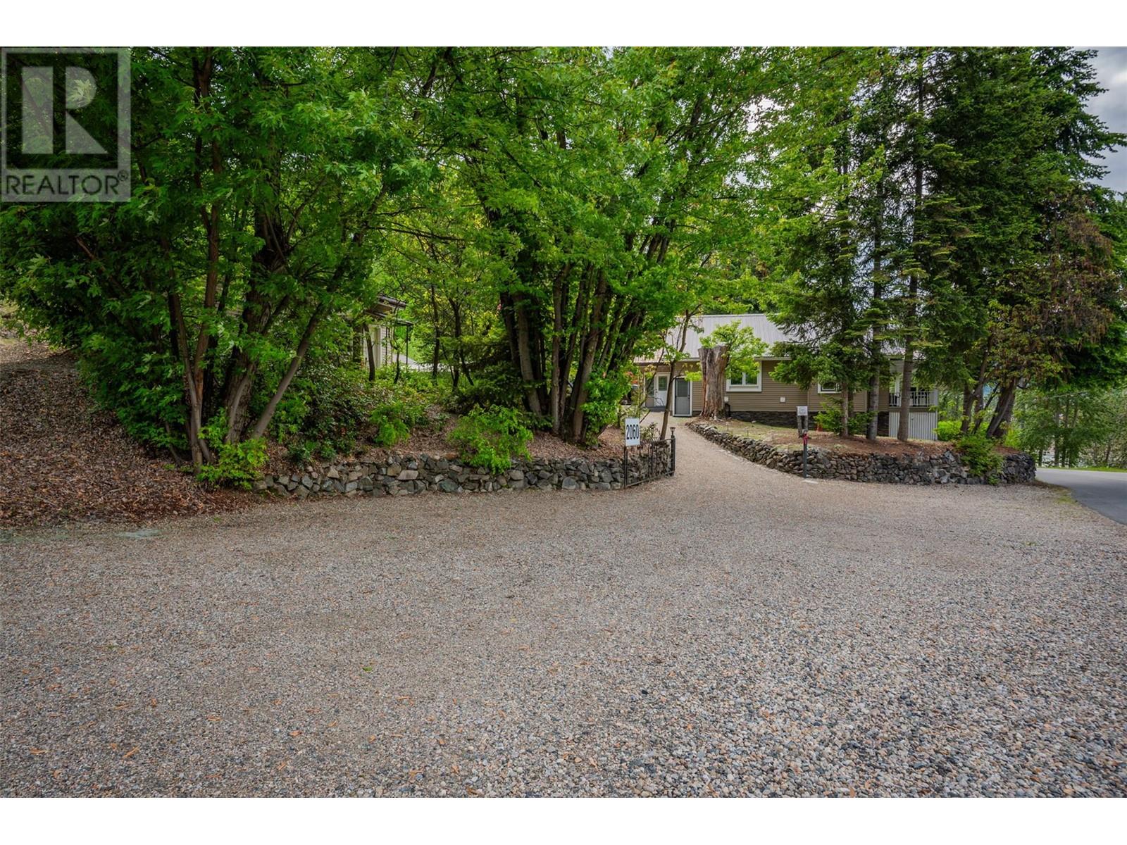2060 Casino Road, Trail, British Columbia  V1R 4X3 - Photo 35 - 10349408