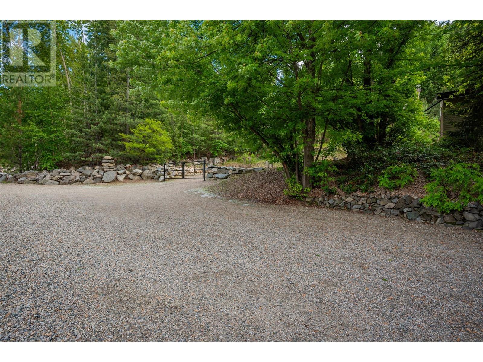 2060 Casino Road, Trail, British Columbia  V1R 4X3 - Photo 36 - 10349408