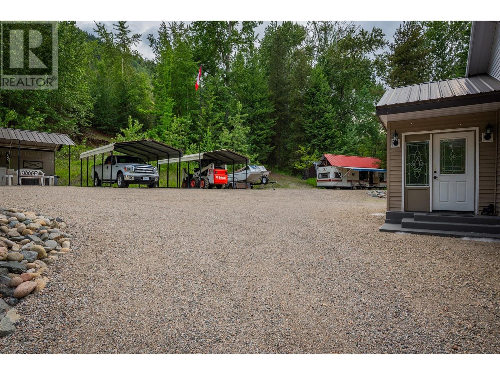 2060 Casino Road, Trail, British Columbia  V1R 4X3 - Photo 38 - 10349408