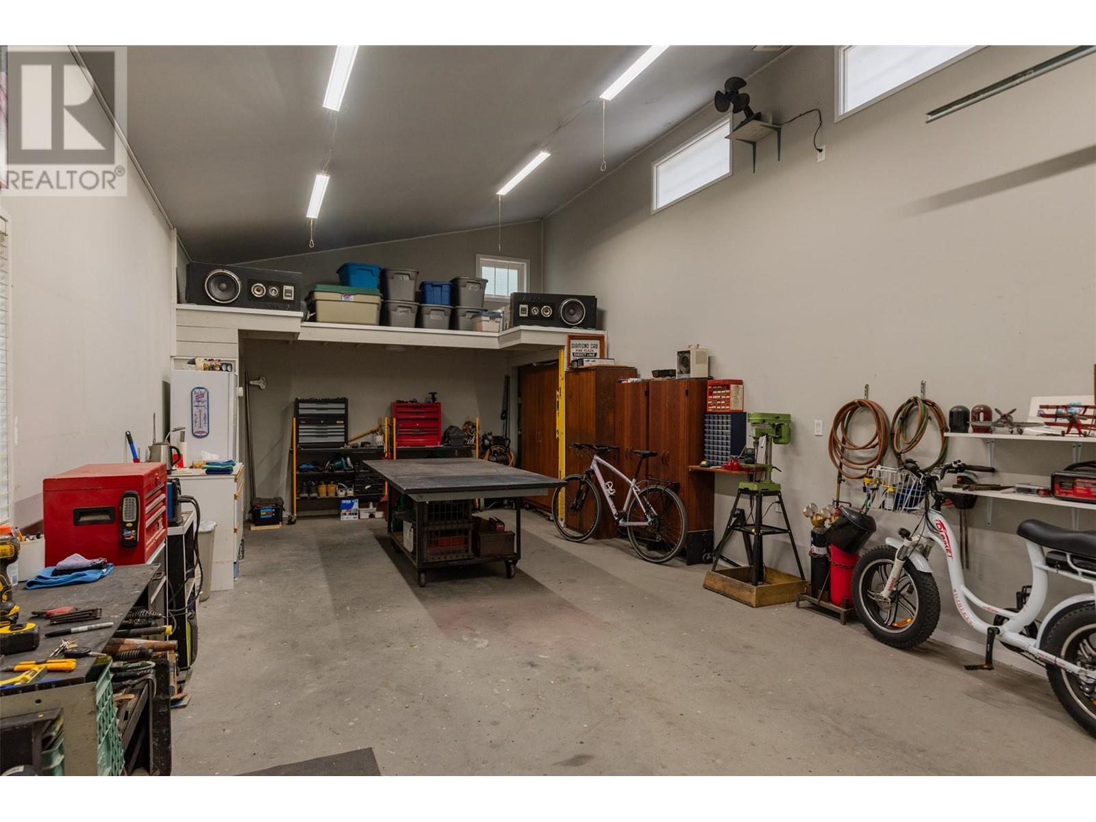 2060 Casino Road, Trail, British Columbia  V1R 4X3 - Photo 45 - 10349408