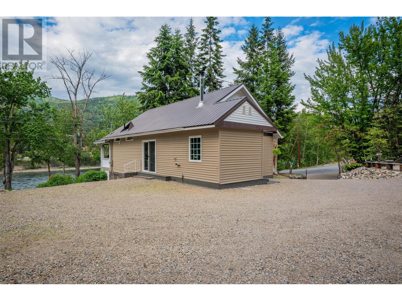 2060 Casino Road, Trail, British Columbia  V1R 4X3 - Photo 52 - 10349408