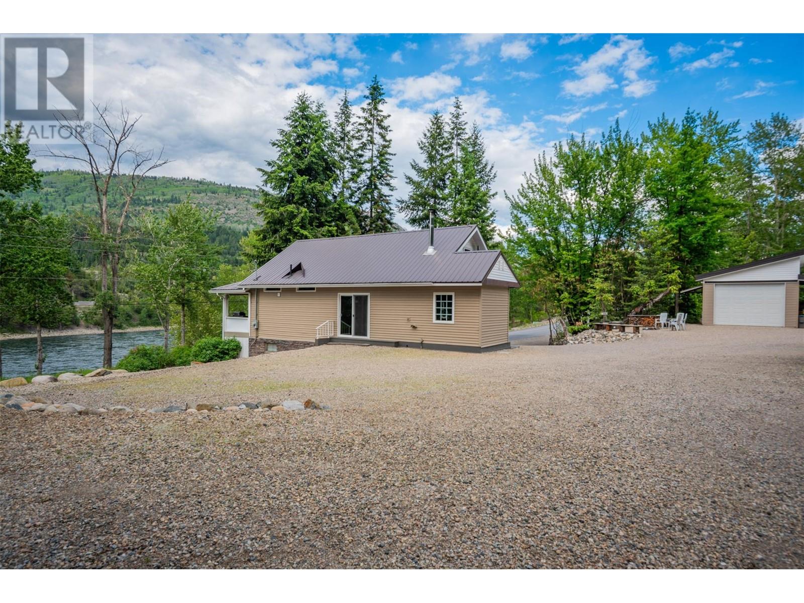 2060 Casino Road, Trail, British Columbia  V1R 4X3 - Photo 56 - 10349408