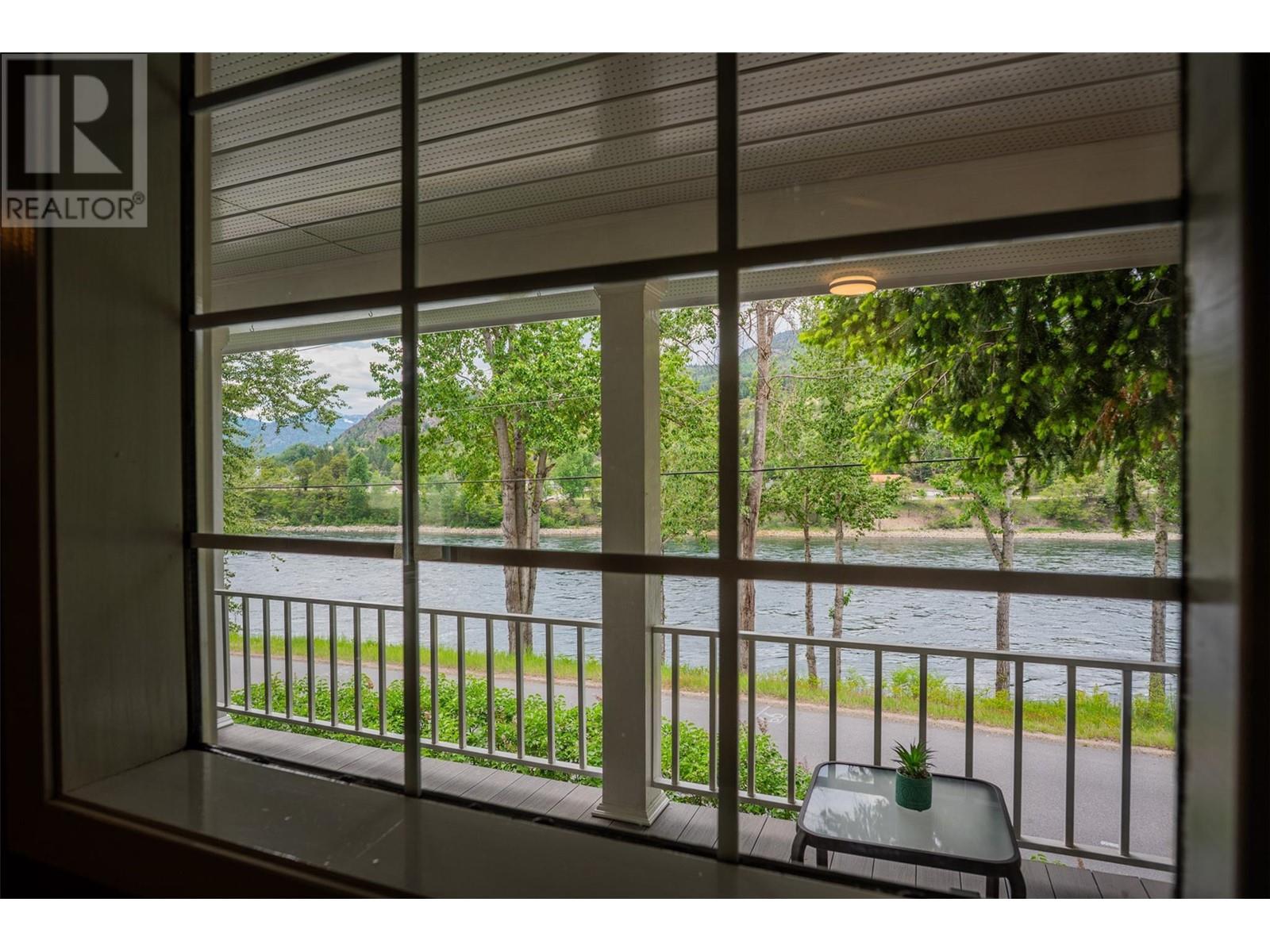 2060 Casino Road, Trail, British Columbia  V1R 4X3 - Photo 6 - 10349408