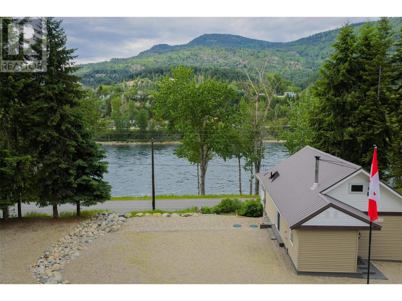 2060 Casino Road, Trail, British Columbia  V1R 4X3 - Photo 60 - 10349408