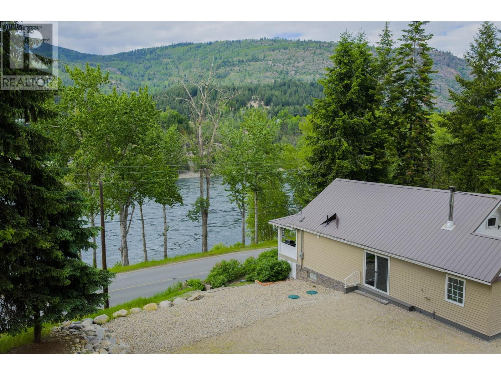 2060 Casino Road, Trail, British Columbia  V1R 4X3 - Photo 61 - 10349408