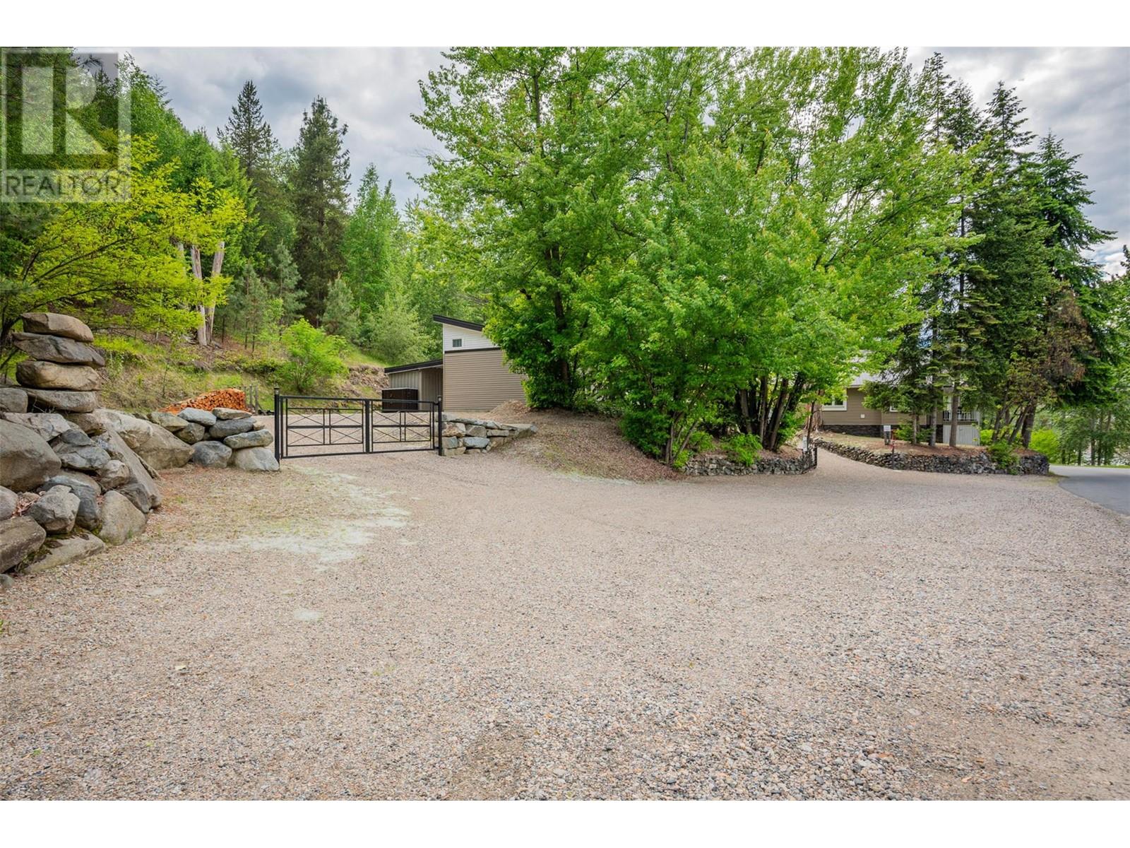2060 Casino Road, Trail, British Columbia  V1R 4X3 - Photo 76 - 10349408