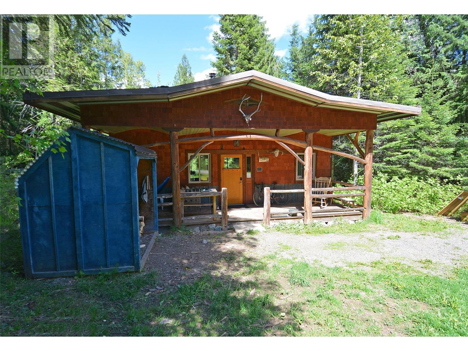 6610 6 Highway, Ymir, British Columbia  V0G 2K0 - Photo 1 - 10349047