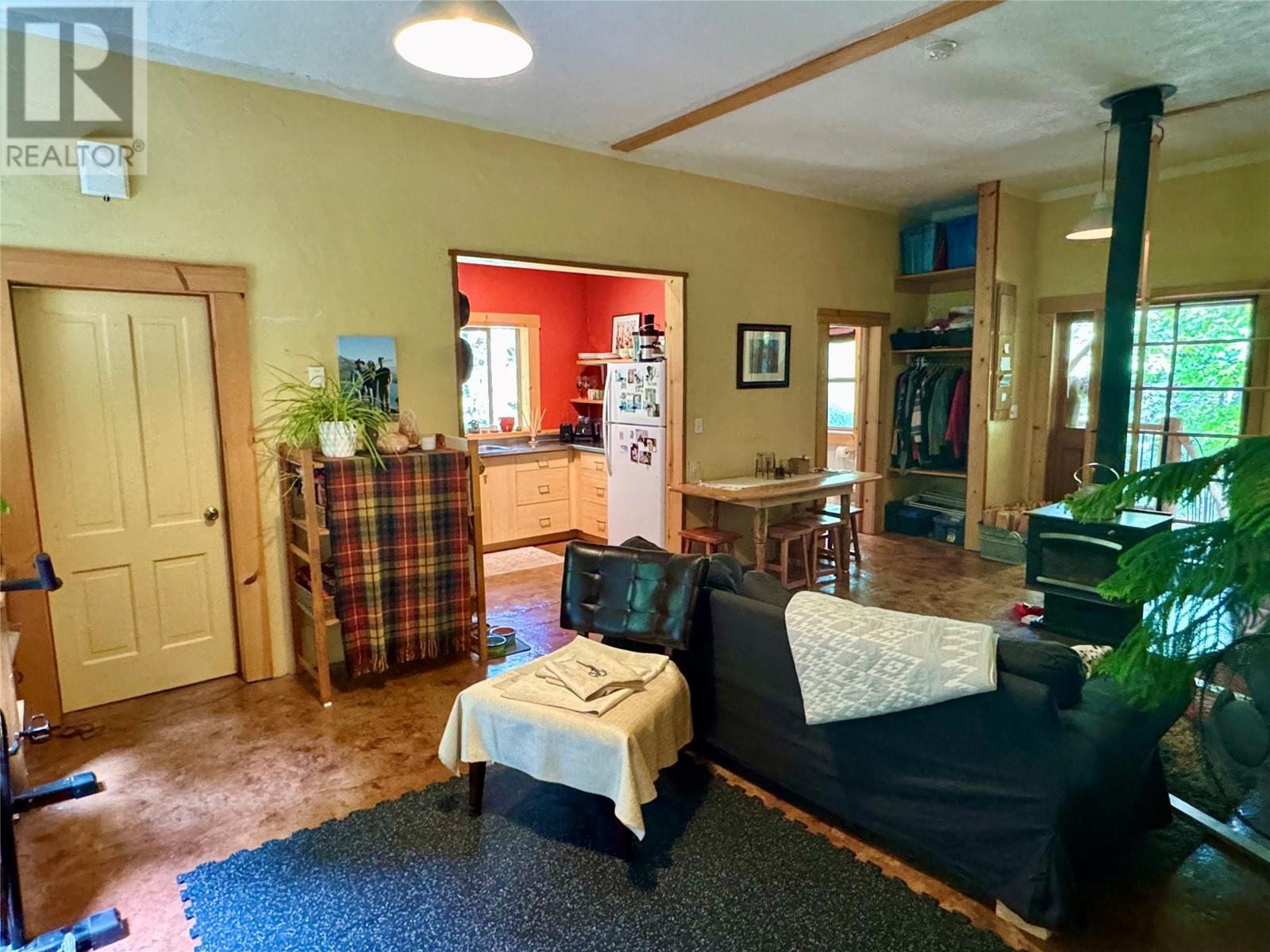 6610 6 Highway, Ymir, British Columbia  V0G 2K0 - Photo 19 - 10349047
