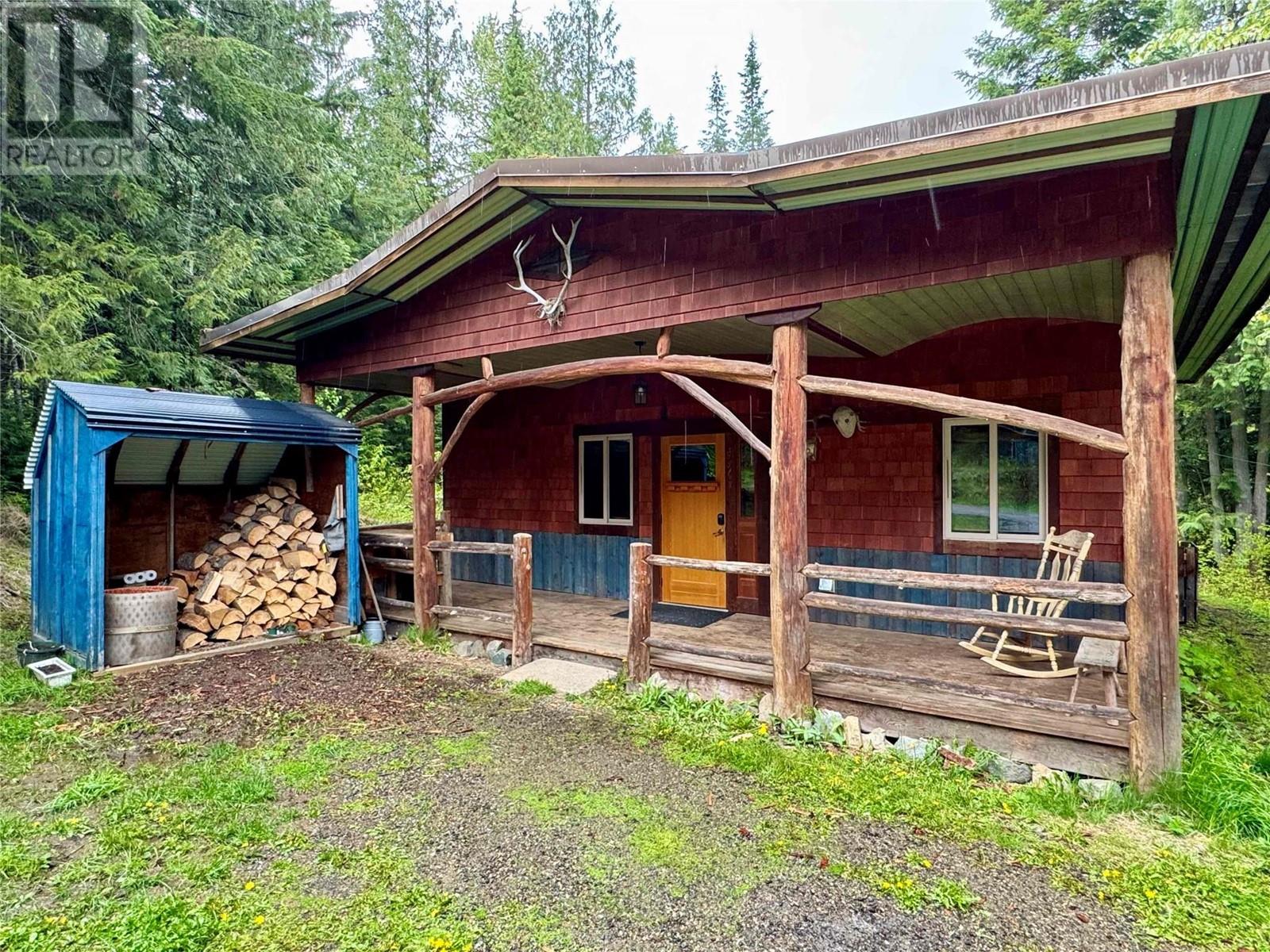 6610 6 Highway, Ymir, British Columbia  V0G 2K0 - Photo 3 - 10349047