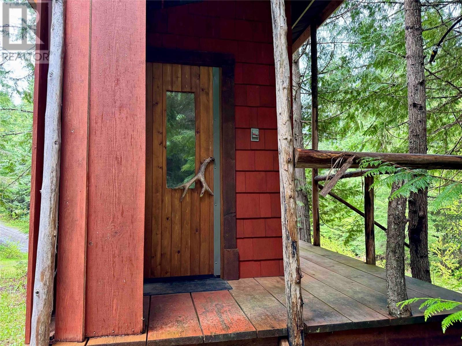 6610 6 Highway, Ymir, British Columbia  V0G 2K0 - Photo 31 - 10349047