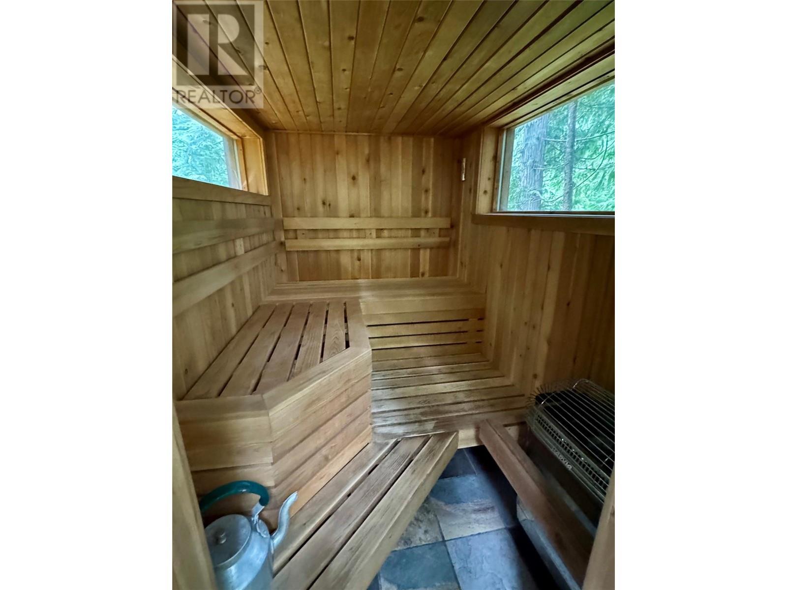 6610 6 Highway, Ymir, British Columbia  V0G 2K0 - Photo 32 - 10349047