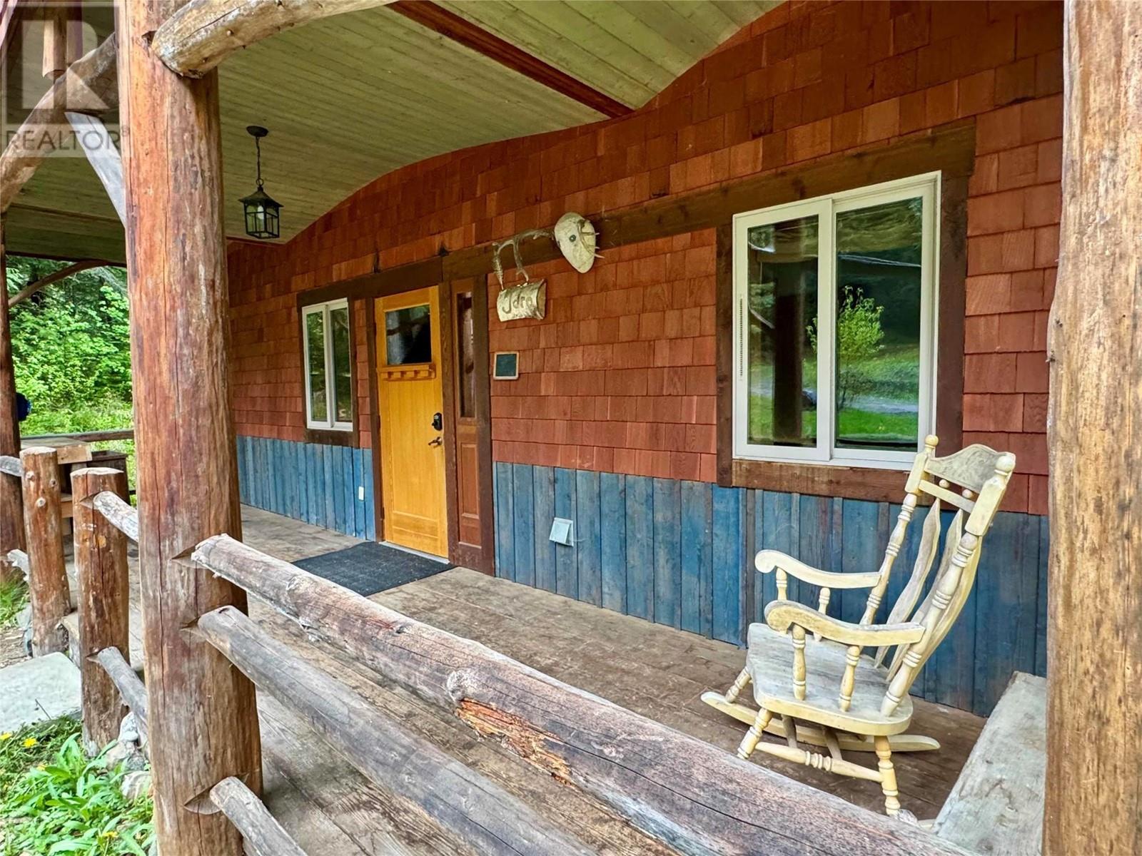 6610 6 Highway, Ymir, British Columbia  V0G 2K0 - Photo 4 - 10349047