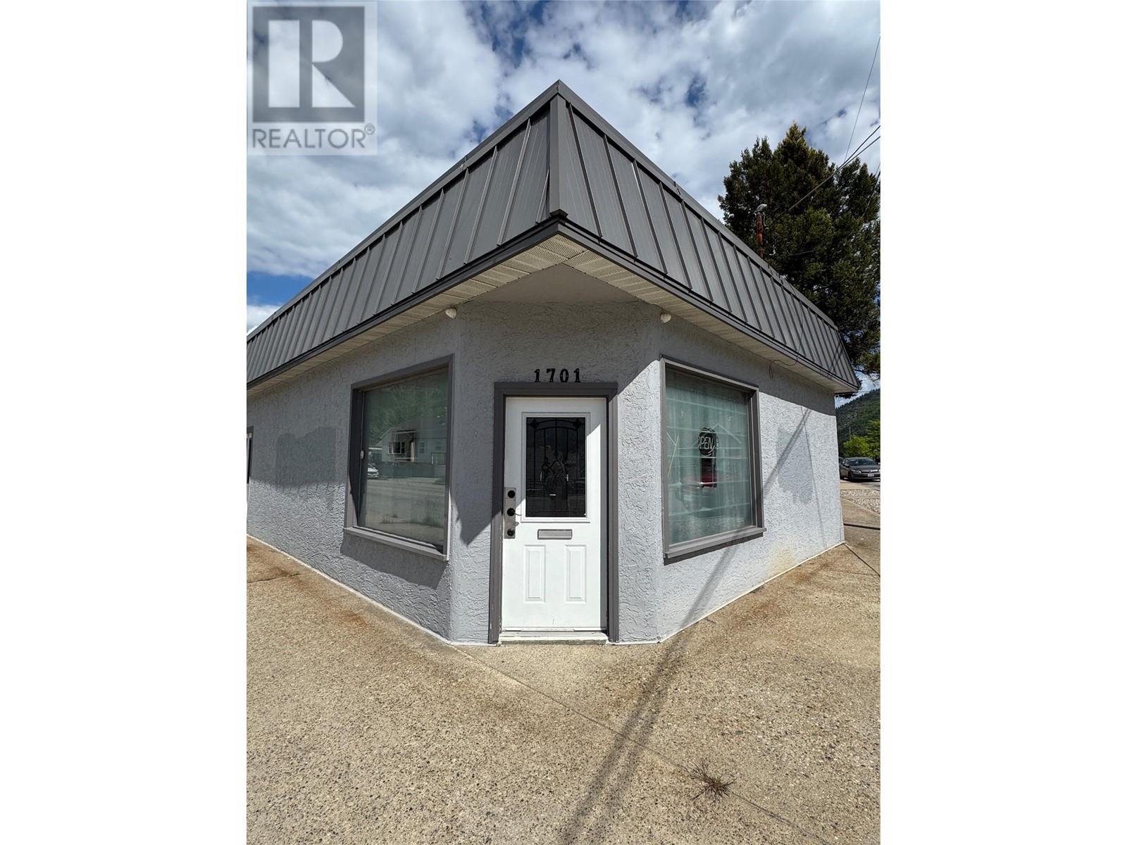 1701 Third Avenue, Trail, British Columbia  V1R 1R1 - Photo 1 - 10348077