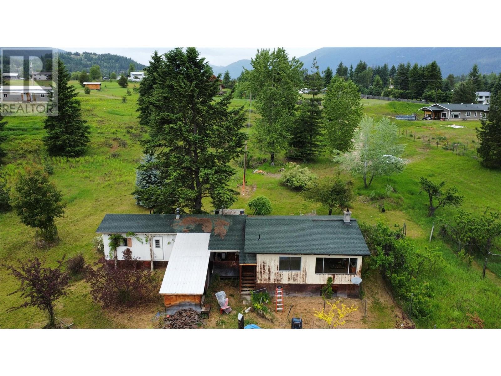 3688 Mckenzie Road, Krestova, British Columbia  V0G 1H2 - Photo 1 - 10350171