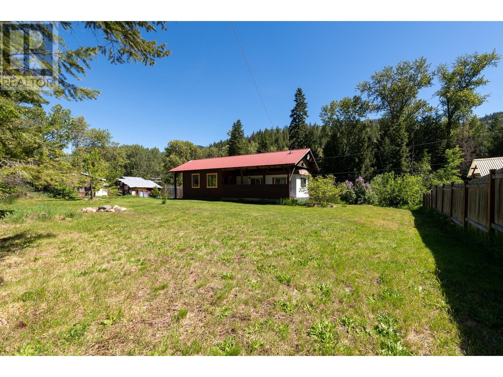 7604 1st Avenue, Ymir, British Columbia  V0G 2K0 - Photo 1 - 10349865