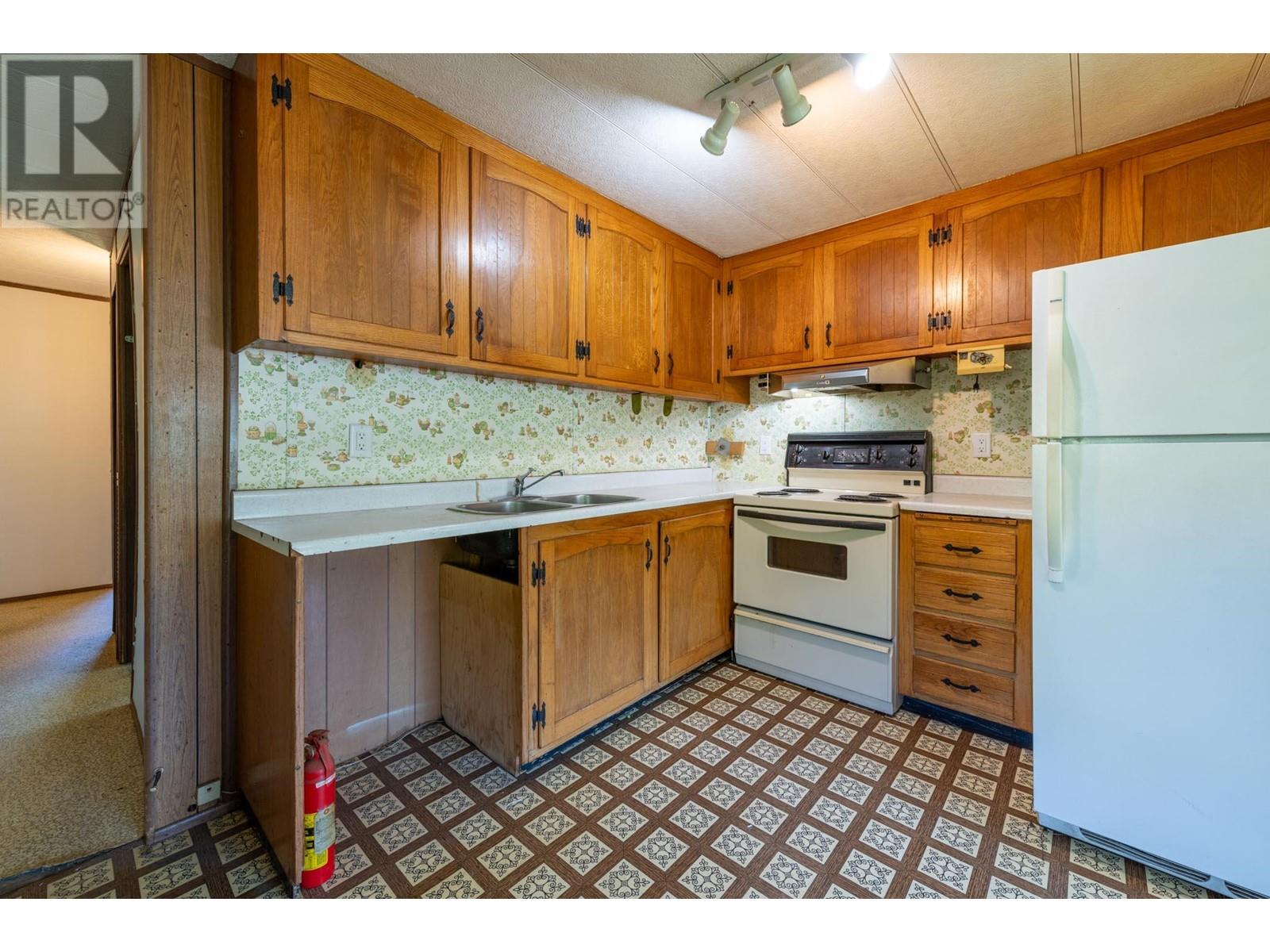 7604 1st Avenue, Ymir, British Columbia  V0G 2K0 - Photo 14 - 10349865