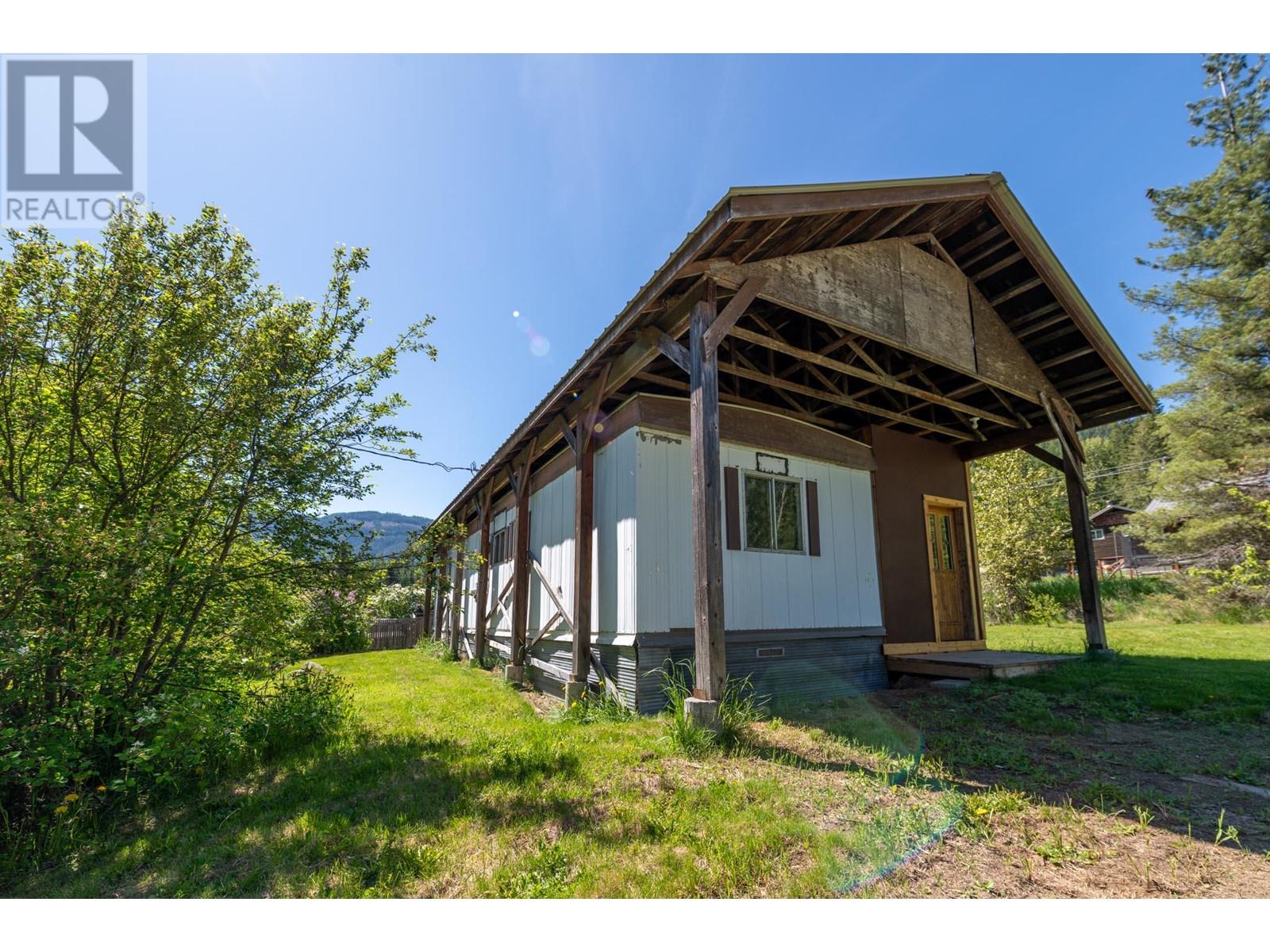 7604 1st Avenue, Ymir, British Columbia  V0G 2K0 - Photo 7 - 10349865