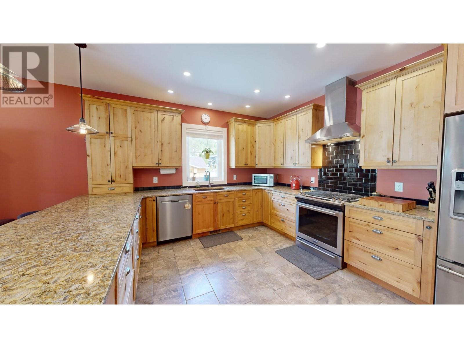 2475 Colin Crescent, Trail, British Columbia  V1R 4T4 - Photo 1 - 10350212