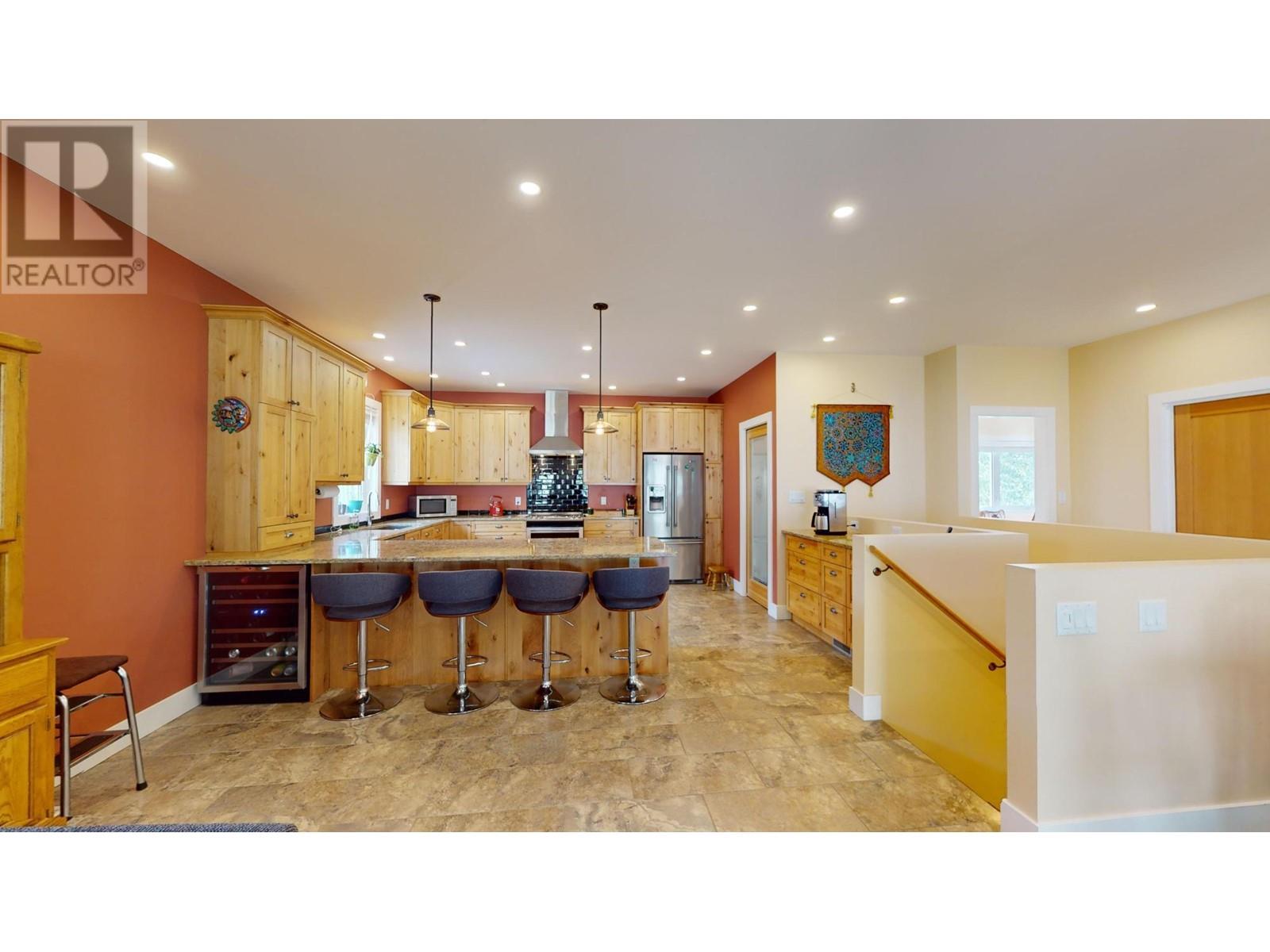2475 Colin Crescent, Trail, British Columbia  V1R 4T4 - Photo 2 - 10350212