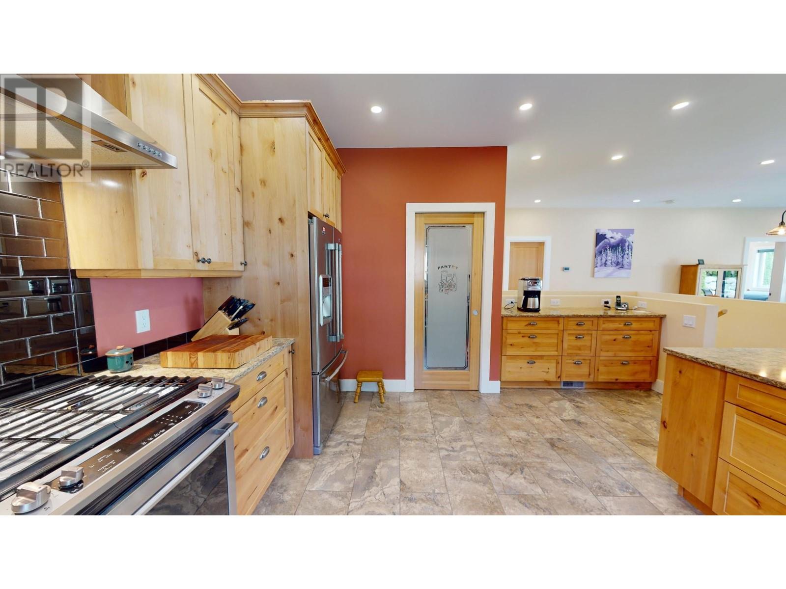 2475 Colin Crescent, Trail, British Columbia  V1R 4T4 - Photo 5 - 10350212