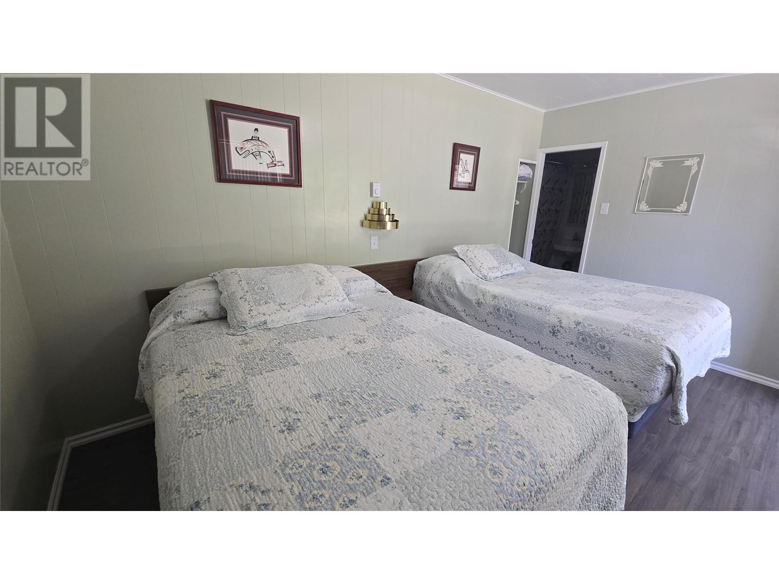 110 & 114 Motel Avenue, Salmo, British Columbia  V0G 1Z0 - Photo 11 - 10350352