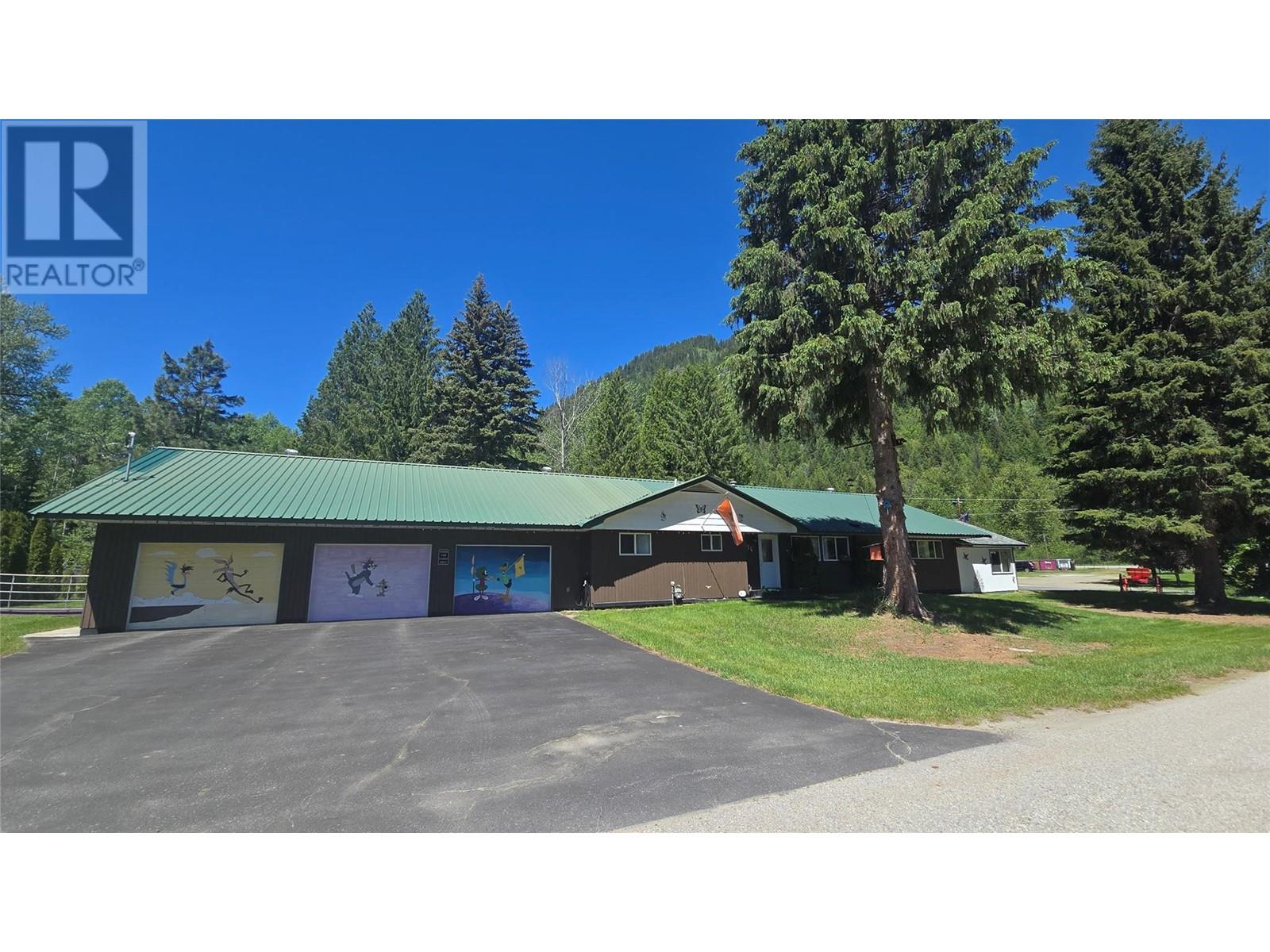 110 & 114 Motel Avenue, Salmo, British Columbia  V0G 1Z0 - Photo 19 - 10350352