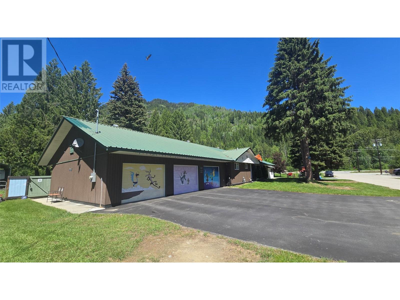110 & 114 Motel Avenue, Salmo, British Columbia  V0G 1Z0 - Photo 20 - 10350352