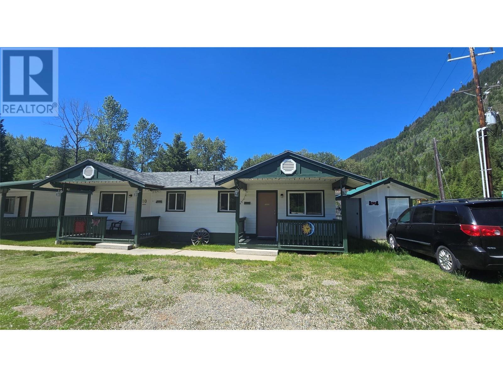 110 & 114 Motel Avenue, Salmo, British Columbia  V0G 1Z0 - Photo 4 - 10350352