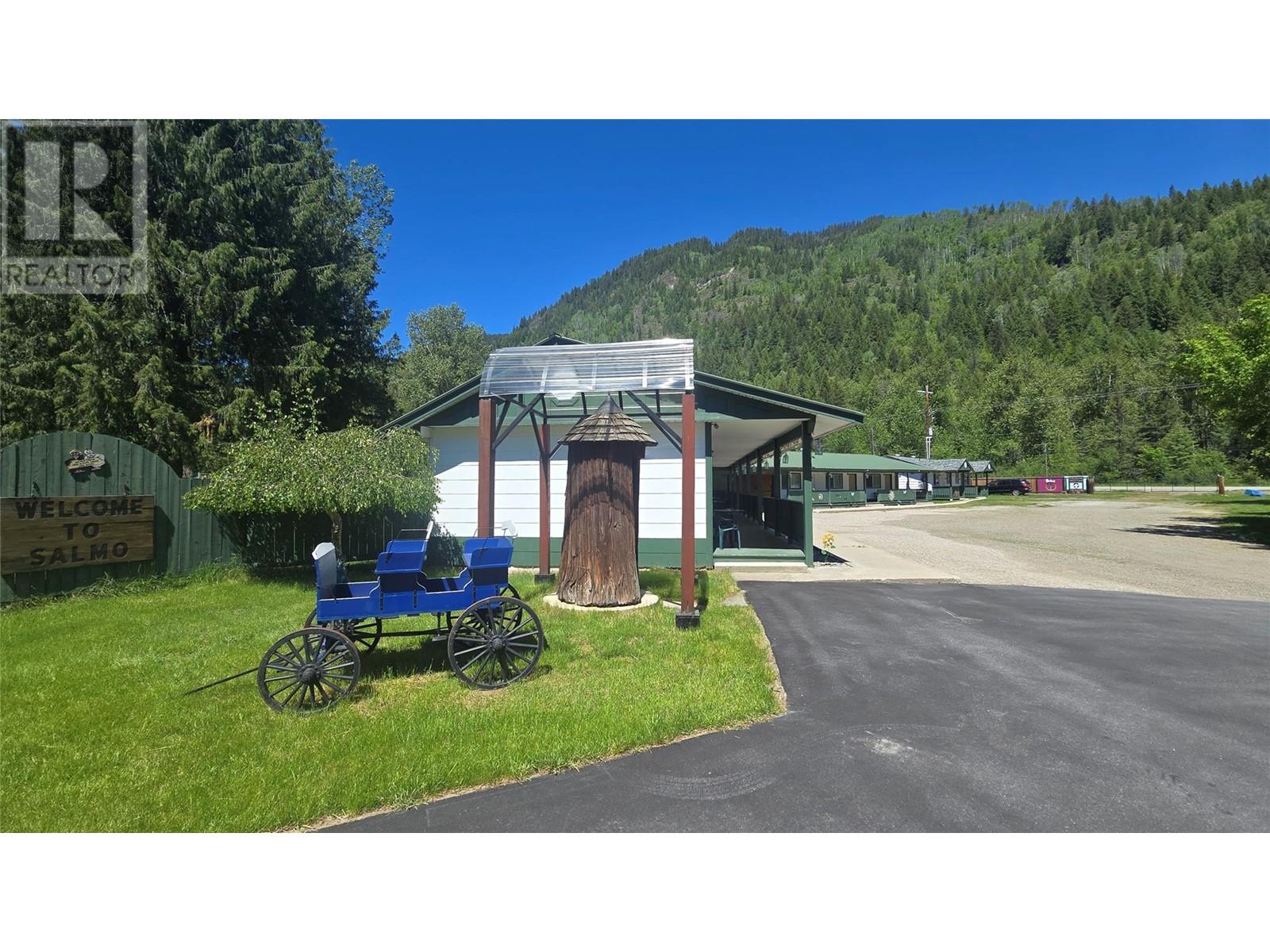 110 & 114 Motel Avenue, Salmo, British Columbia  V0G 1Z0 - Photo 5 - 10350352