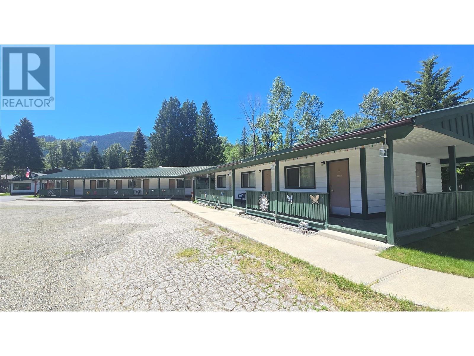 110 & 114 Motel Avenue, Salmo, British Columbia  V0G 1Z0 - Photo 8 - 10350352
