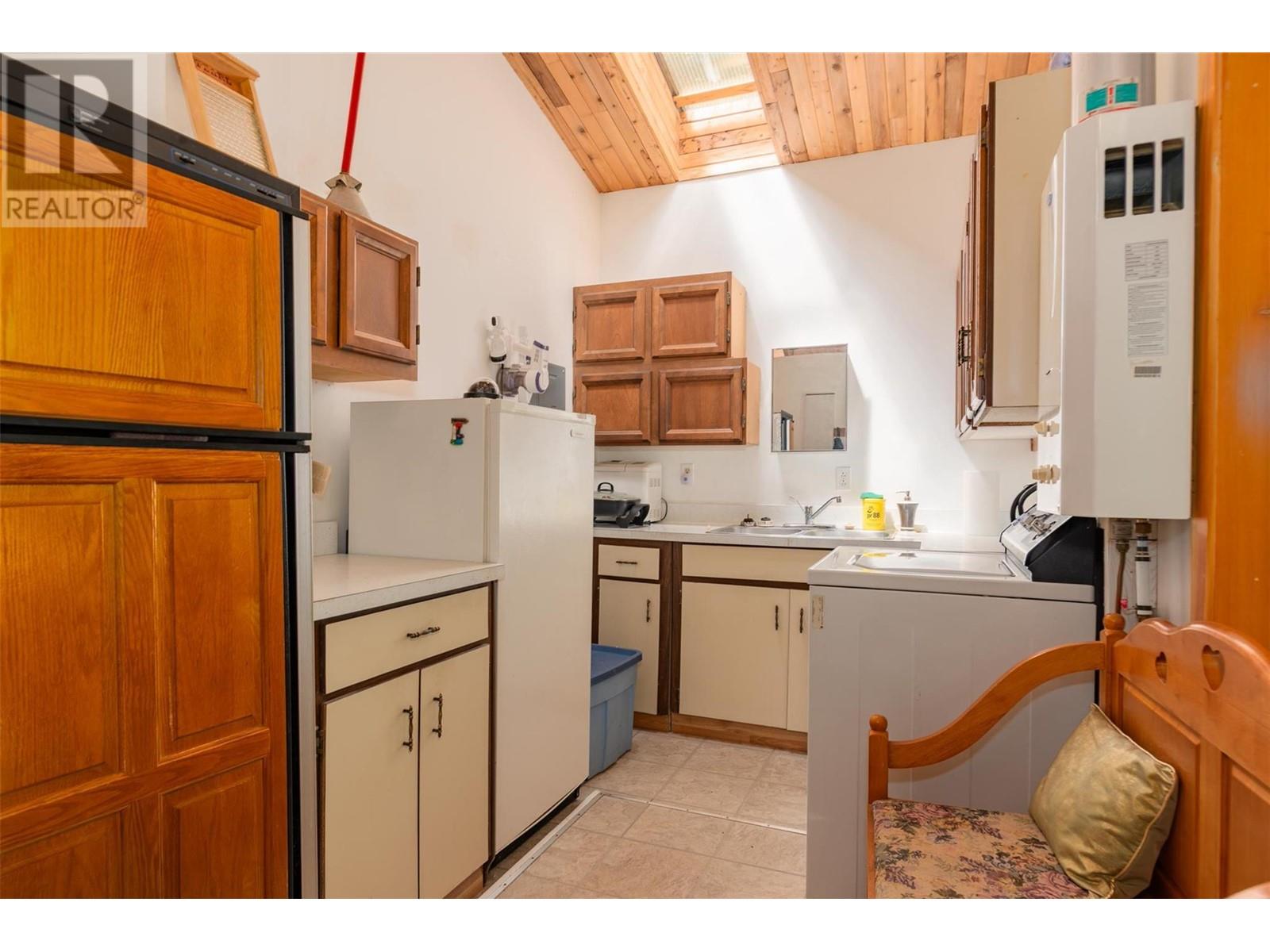 9557 Slocan Lake, Slocan, British Columbia  V0G 2C0 - Photo 14 - 10348772