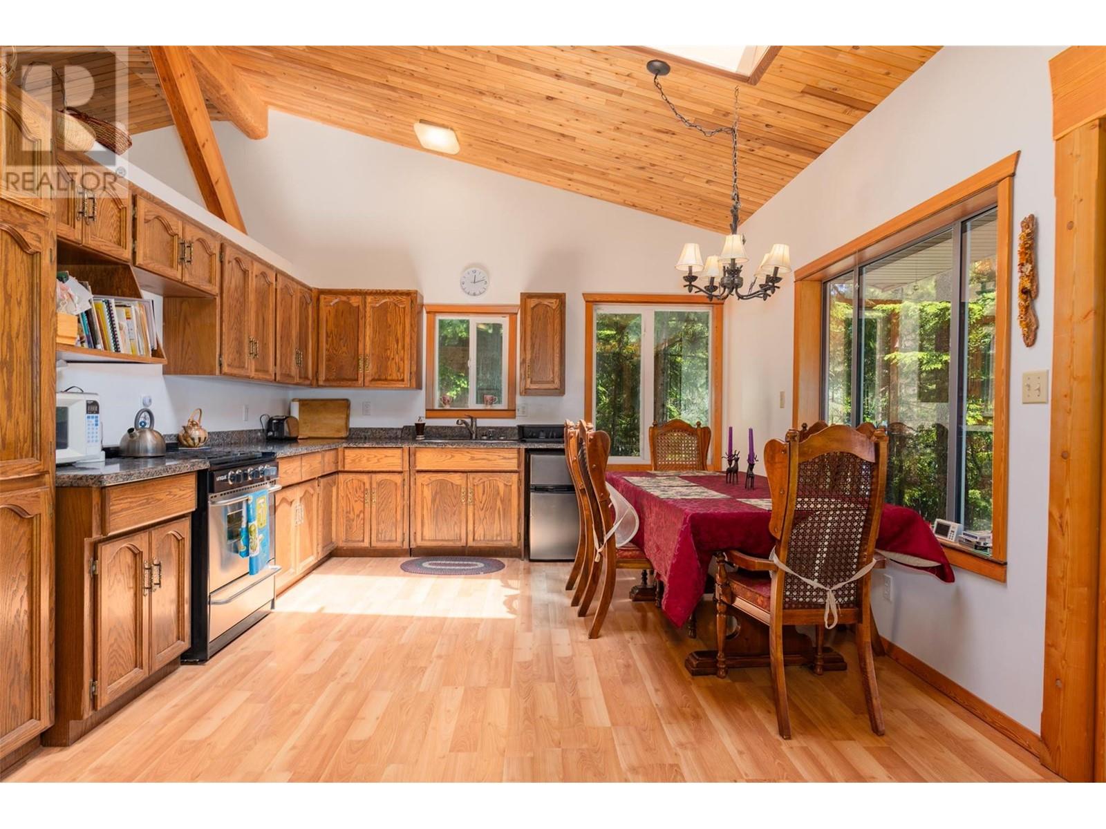 9557 Slocan Lake, Slocan, British Columbia  V0G 2C0 - Photo 16 - 10348772