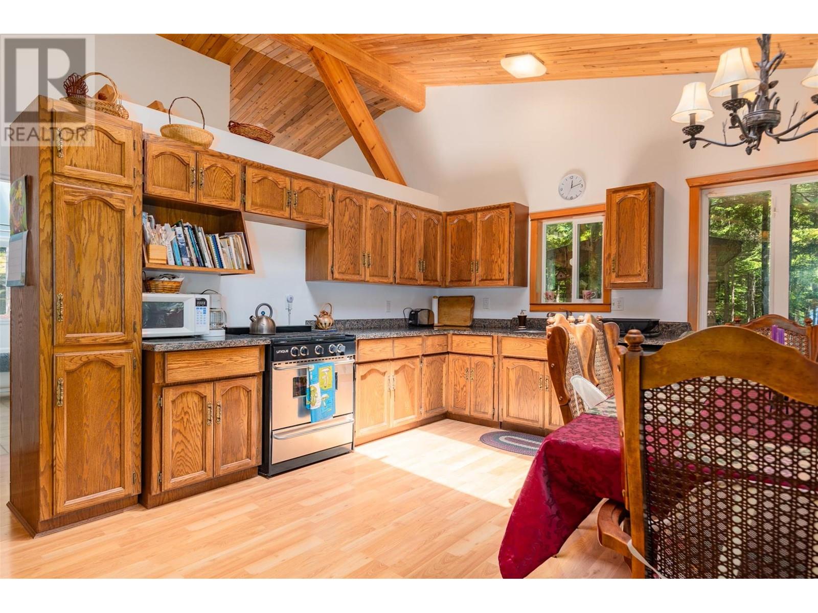 9557 Slocan Lake, Slocan, British Columbia  V0G 2C0 - Photo 17 - 10348772