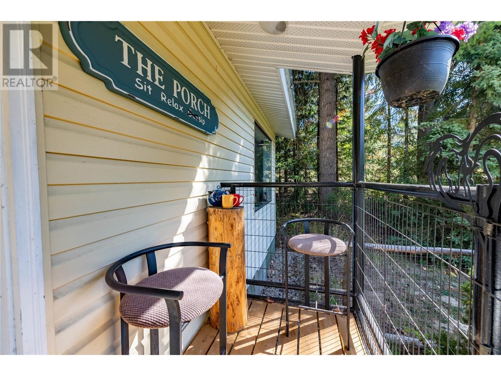 9848 6 Highway, Salmo, British Columbia  V0G 1Z0 - Photo 10 - 10347810