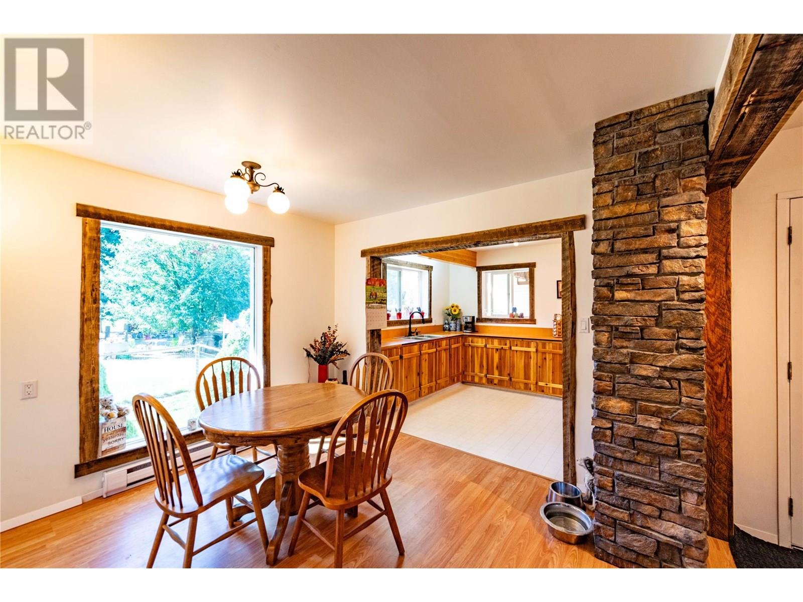 9848 6 Highway, Salmo, British Columbia  V0G 1Z0 - Photo 11 - 10347810