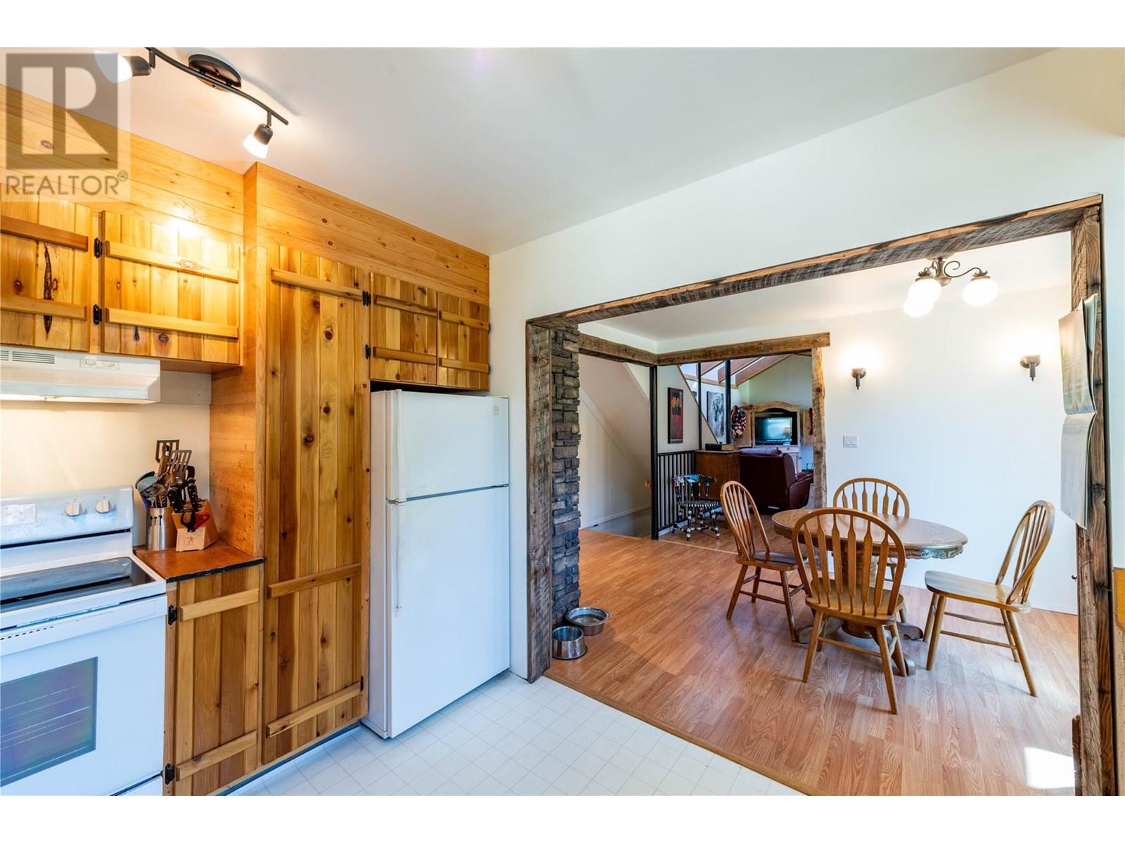 9848 6 Highway, Salmo, British Columbia  V0G 1Z0 - Photo 13 - 10347810
